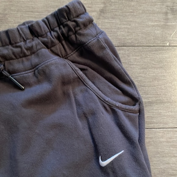 NIKE cropped grey jogging pants with pockets. Size Small - Picture 7 of 13